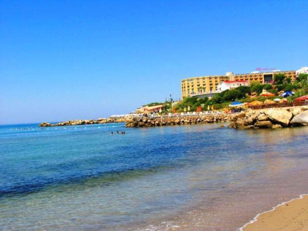 Sea & Sky Bungalows Next To Escape Beach Kyrenia  Exteriör bild