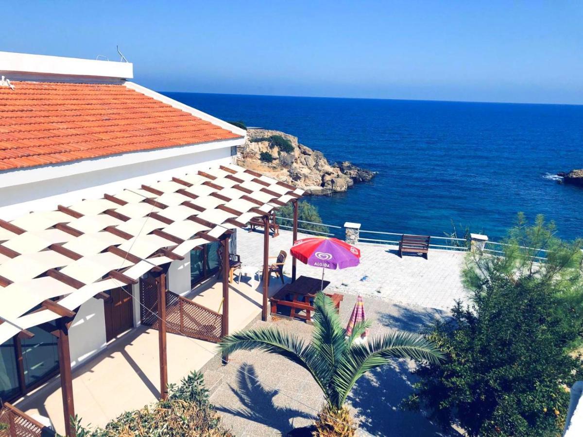 Sea & Sky Bungalows Next To Escape Beach Kyrenia  Exteriör bild