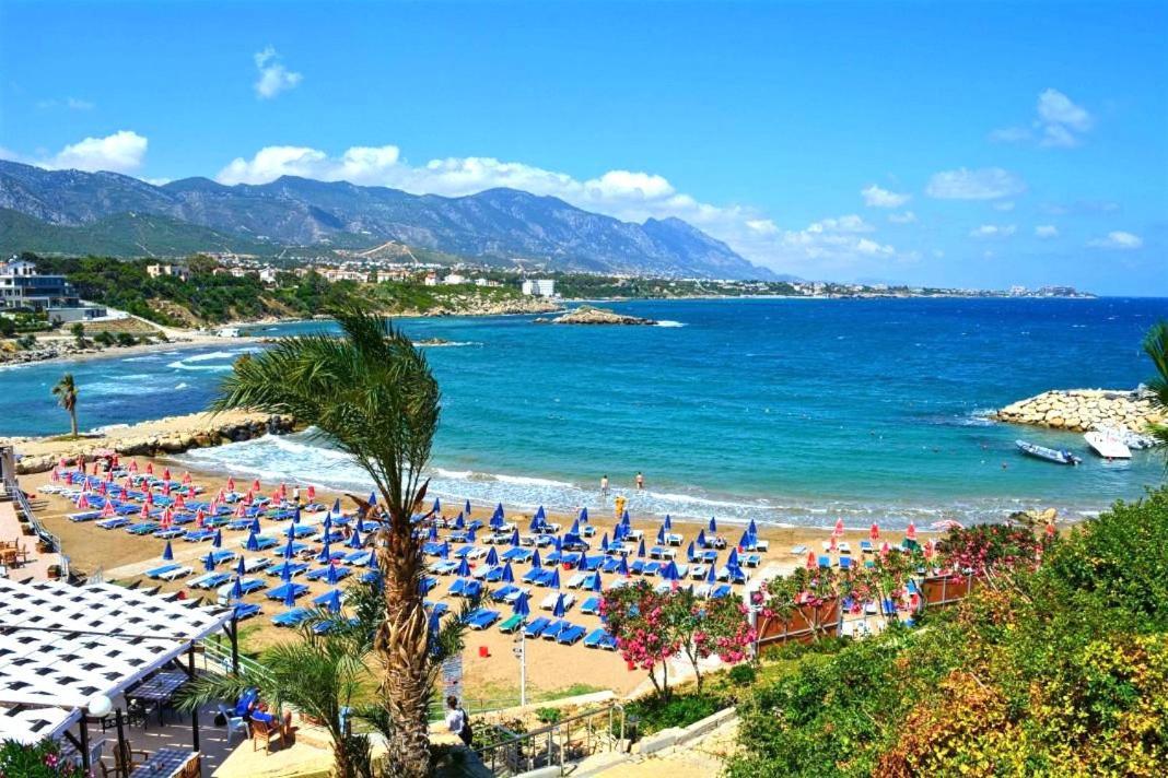 Sea & Sky Bungalows Next To Escape Beach Kyrenia  Exteriör bild