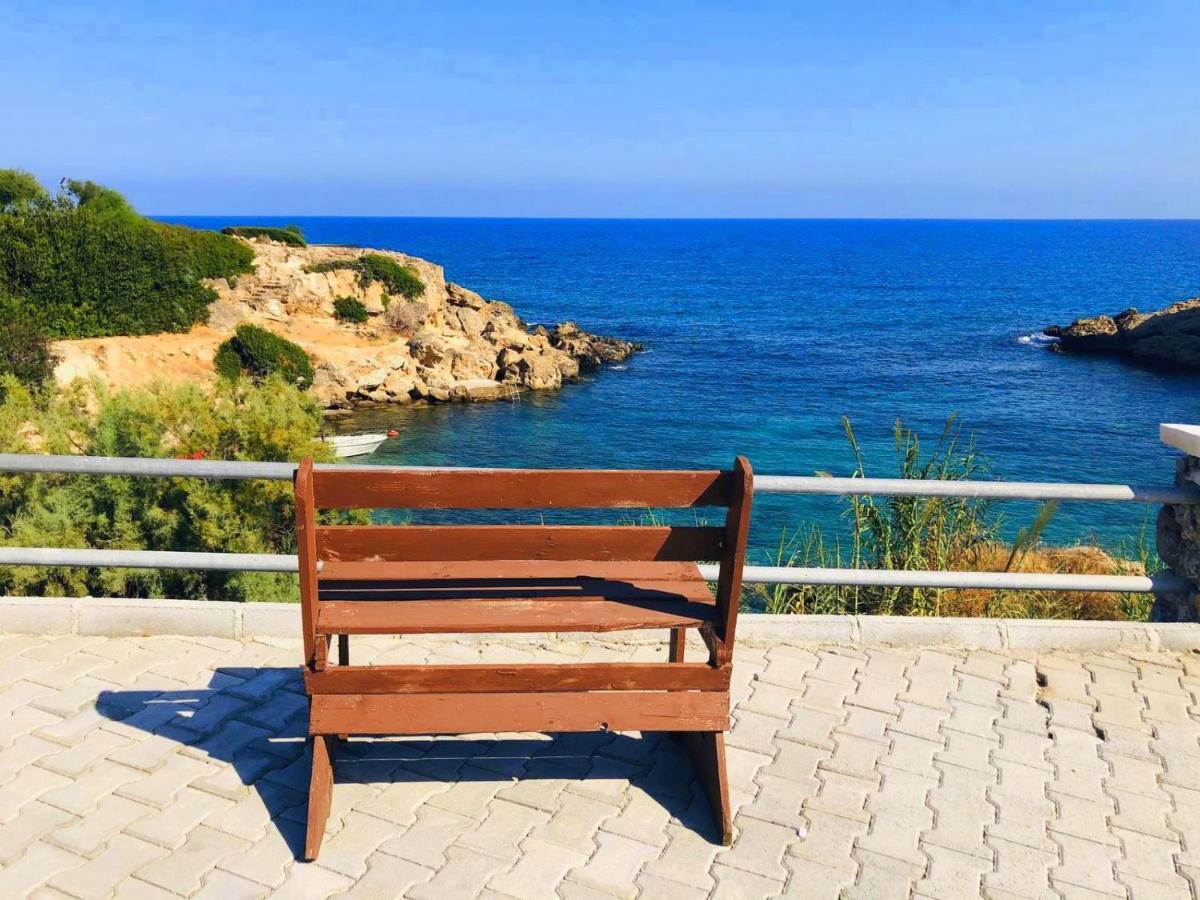 Sea & Sky Bungalows Next To Escape Beach Kyrenia  Exteriör bild